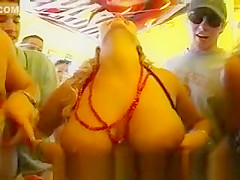 3 Girls Flashing