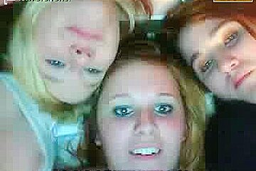 4 teen 18+ girls showing tits in webcam