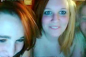 4 teen 18+ girls showing tits in webcam