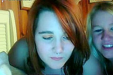4 teen 18+ girls showing tits in webcam
