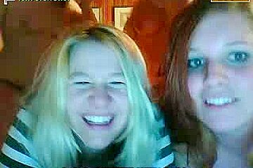 4 teen 18+ girls showing tits in webcam