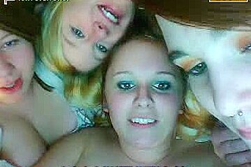 4 teen 18+ girls showing tits in webcam
