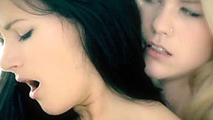 A Xmas Story - Lesbian 4-way