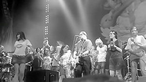 Akvarium Rock Grup Nude Girls in Show