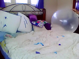 Alexis Paige - Lots of small balloons pop