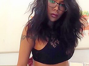 Areeya Miyabi on cam