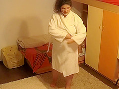 BBW lotioning herself while exposed to ip camera