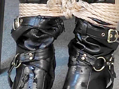 BEAUTIFUL MATURE WOMAN WEARING BOOTS BONDAGE2