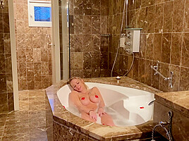 Baise Dans Baignoire With Tiffany Leiddi