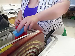 Bbw Cleaning The Kitchen