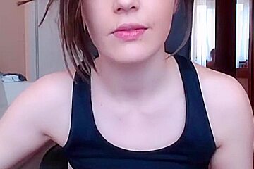 Beautiful Brunette Toying Hard webcam
