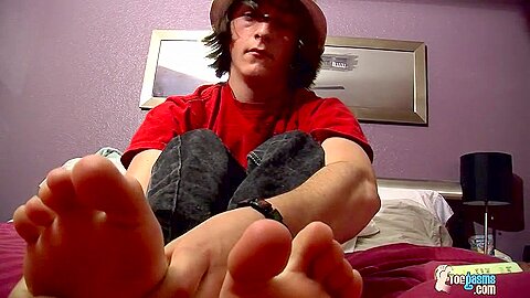 Big Feet And Bigger Dick! - Seth Efron