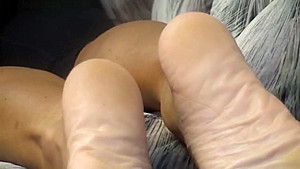 Blonde cougar soles and feet 