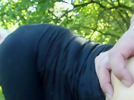 Blonde fotze gibt arsch neben der autobahn!