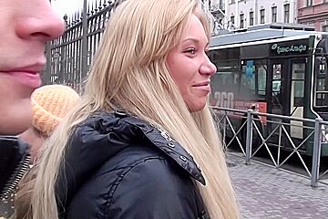 Blonde goes for risky outdoor blowjob