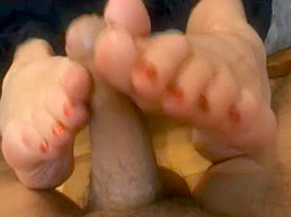 Blondie barefoot footjob