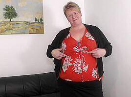 British Mature Bbw Playing With Herself - MatureNL