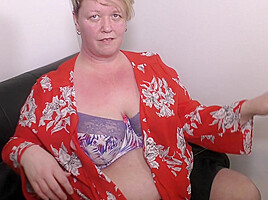 British Mature Bbw Playing With Herself - MatureNL