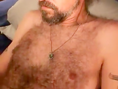 Bryant: Maduro peludo se la casca en la cama