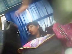 CON LAS PIERNAS ABIERTAS
