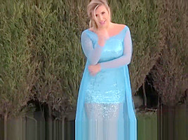 COSPLAY BABES Busty Queen Elsa cums in the snow