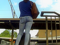 Candid - Nice Ass In Jeans At Train Station