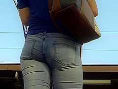 Candid - Nice Ass In Jeans At Train Station