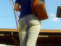 Candid - Nice Ass In Jeans At Train Station