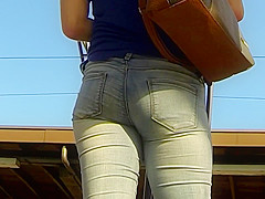 Candid - Nice Ass In Jeans At Train Station