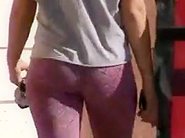 Candid jiggly ass 3