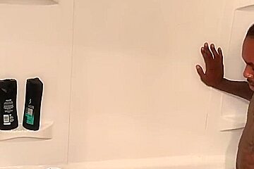 Cash and Layla Interracial Black On Asian BathTub Fuck