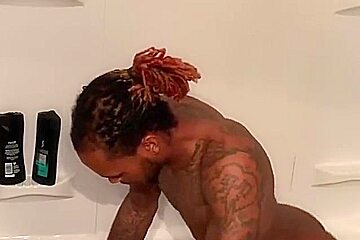 Cash and Layla Interracial Black On Asian BathTub Fuck