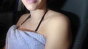 Chica De La Playa Me Quita El Condon En El Auto