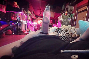 Cock Pumping Tiffany Ciskiss Using Bathmate Hercules To Pump Fat White Cock