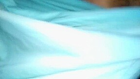 Couple baise en mode sauvage
