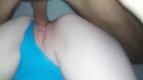 Couple baise en mode sauvage