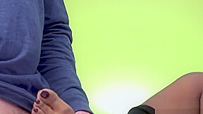 Daizy Cooper Loves Hot Cum On Her Feet