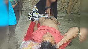 Desi Juicy Bhabhi Ki Zameen Par Palang Nahi Zameen Hilai