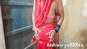 Devar Bhabhi In Mummy Ki Laal Saree Me Unki Gulabi Chut Chod Chod Ke Mummy Ko Khus Kar Diya