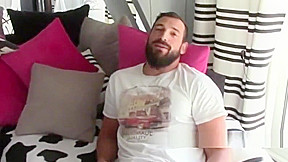 Enzo RIMENEZ fucked by top XXL in bordeaux