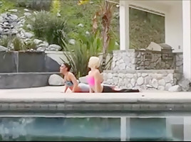 Eros & Music - Yoga Girls Kiss