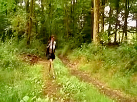 Etudiante baise avec Step son homme dans la foret en mini jupe