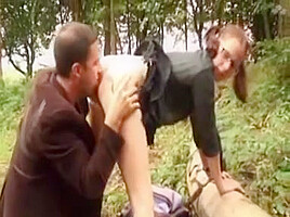 Etudiante baise avec Step son homme dans la foret en mini jupe
