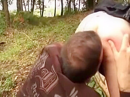 Etudiante baise avec Step son homme dans la foret en mini jupe