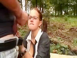Etudiante baise avec Step son homme dans la foret en mini jupe