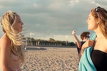 Fort Tilden (2014) Clare McNulty, Bridey Elliott, Hallie Haas, Christine Spang
