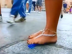 Foxy mademoiselle enjoys pleasuring her hungry pussy in public