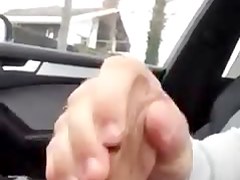 Geile Alte auf dem Parkplatz
