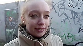 Geile slet wil hem verwennen