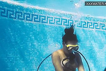 Girls Underwater Having Hardcore Sex With Polina Rucheyok